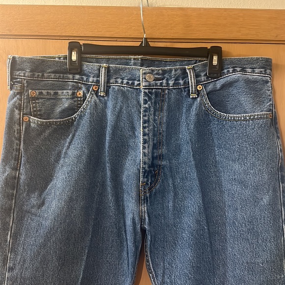 Levi’s Men’s 505 Regular Fit Jeans Medium Wash Size W40 L29 - Picture 2 of 12